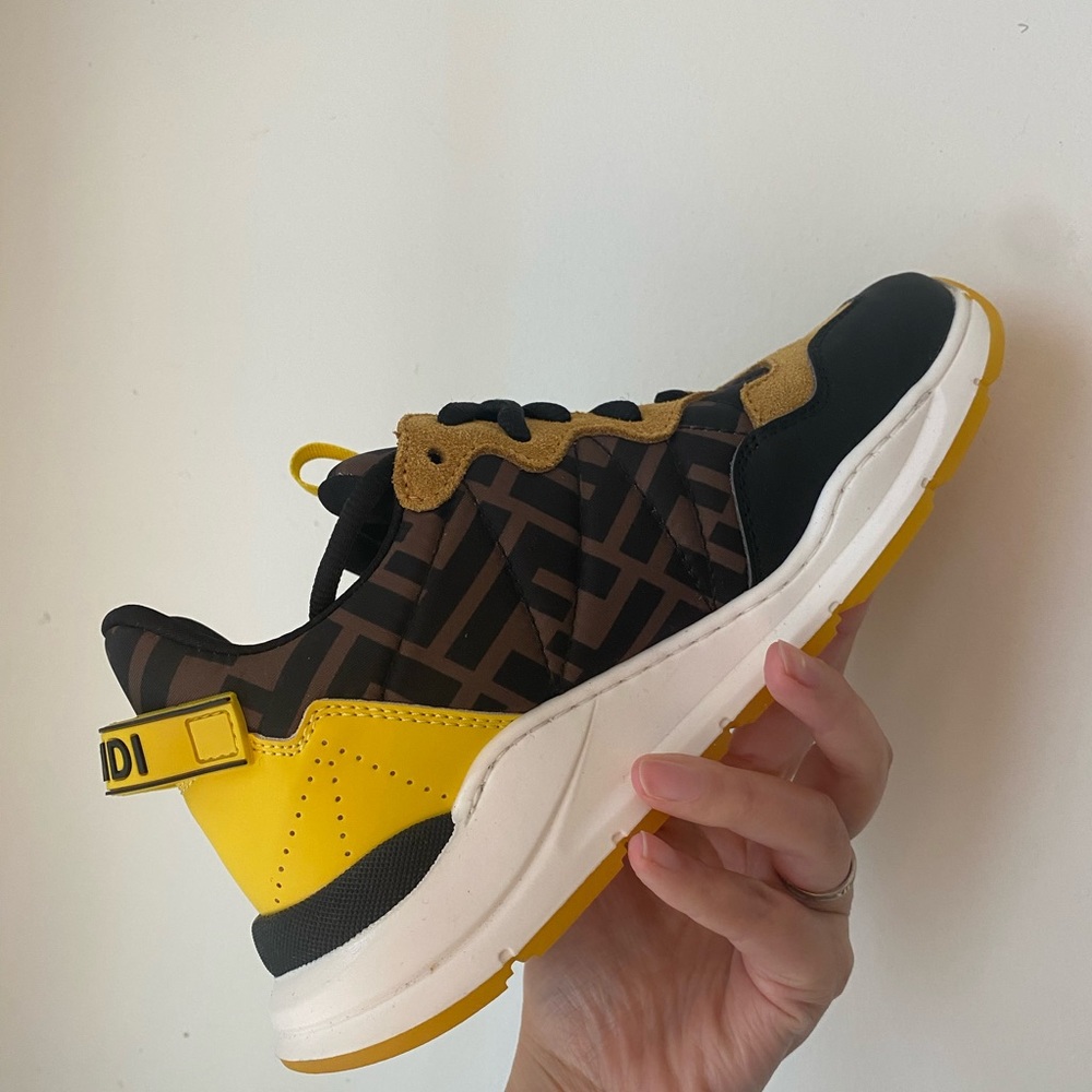 SOLD！fendi sneaker size36